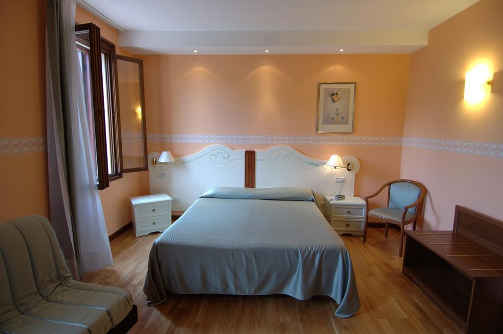 Albergo Ristorante Flora Vittorio Veneto Pokój zdjęcie